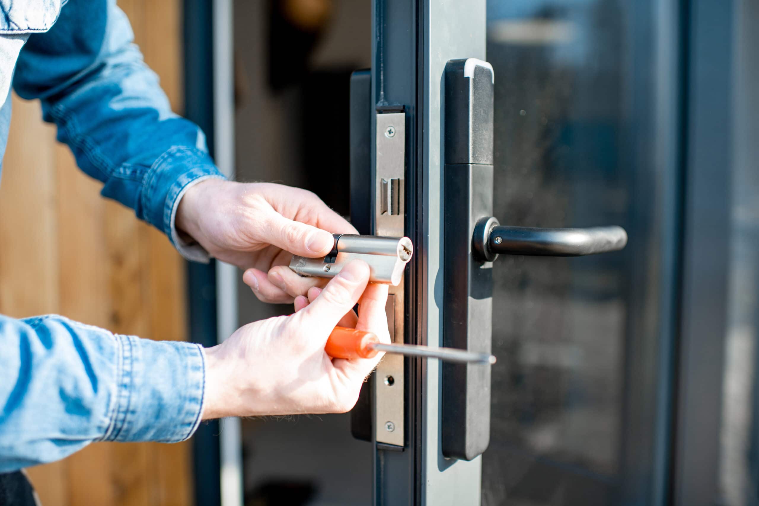 laval-locksmith-emergency-door-locks-unlock-repair-replacement
