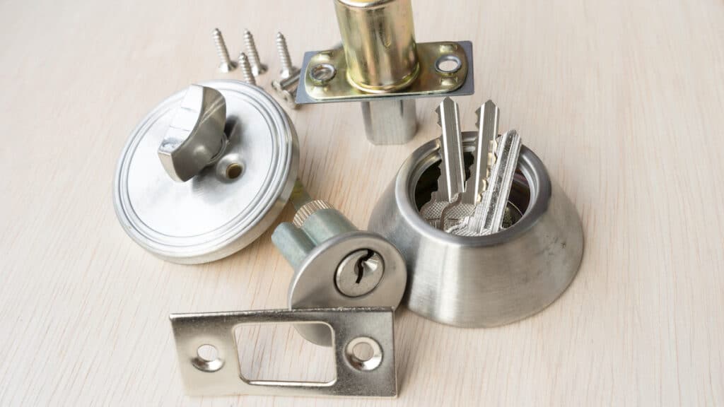 deadbolt-locks-locksmith-montreal-re-key
