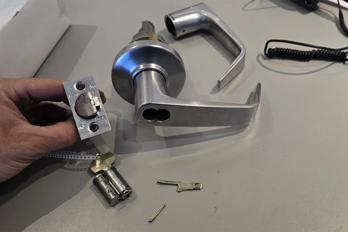 Door Lock Installation in Residential Home in Montreal