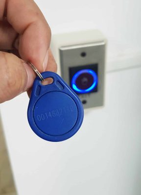 Système d’accès à la porte Montréal Door Access Entry System Montreal